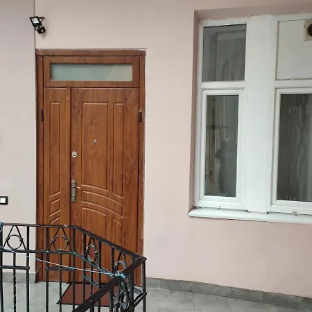 трехкімнатні в самому центрі для 6-х Appartamento